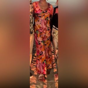 Floral scoop neck satin midi dress